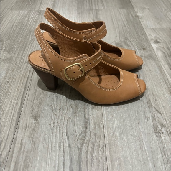 Peep Toe Sling Back Heels - Picture 3 of 7